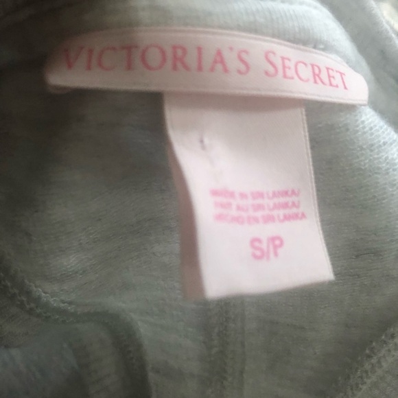 Victoria’s Secret Racerback Chemise Tee Size S Light Gray Lounge Wear Sexy Wear - Picture 3 of 3